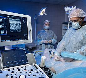 Врач сердечно-сосудистый хирург, флеболог, колопроктолог Кислицин А.Ю. в операционной