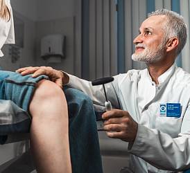 Врач-невролог, мануальный терапевт, рефлексотерапевт Пятков С.А. на приеме